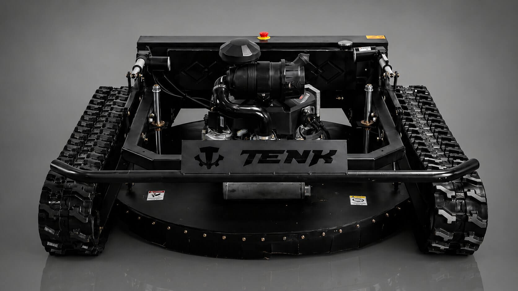 Tenk T-110 Maxi Beast robot kosilica - pogled spreda Tenk T-110 Maxi Beast robot kosilica - pogled spreda