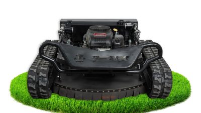 T-90 BLACK+ robot kosilica u radu na travi